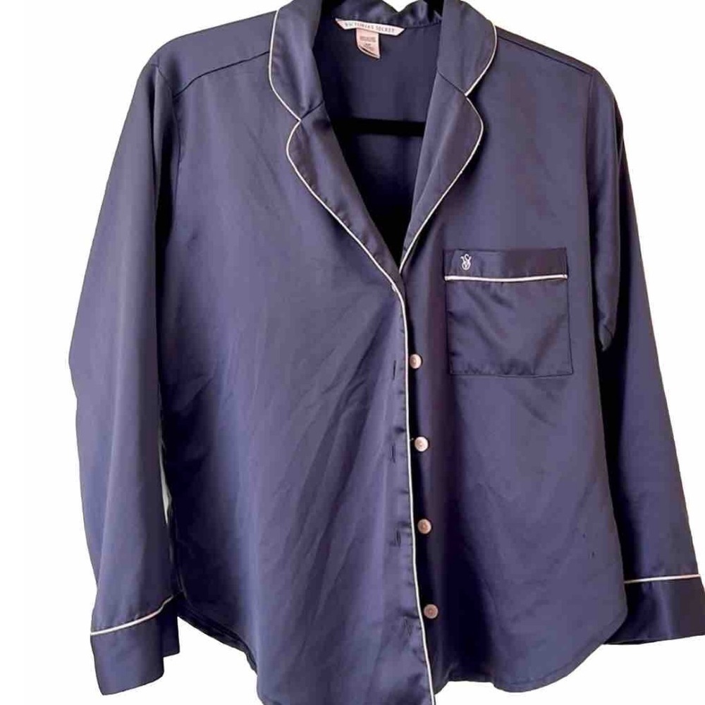 Victoria’s Secret Gray Satin Pajama Top. (SP)